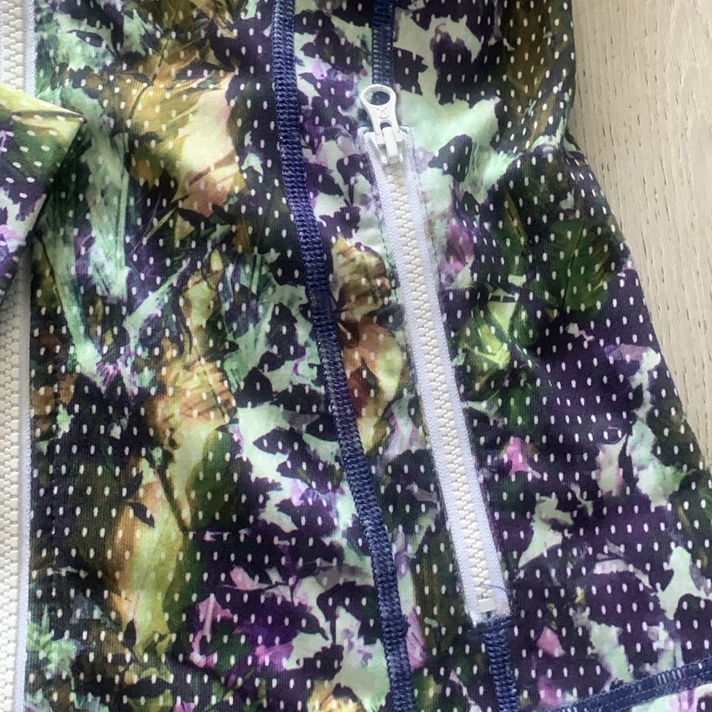 LULULEMON SET of 2 DEFINE JACKET zip AND thank top floral size 6 purple white - Picture 11 of 16